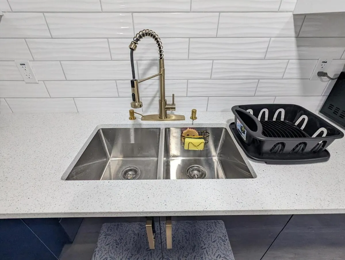 Cozy Luxury Guesthouse Retreat Edmonton