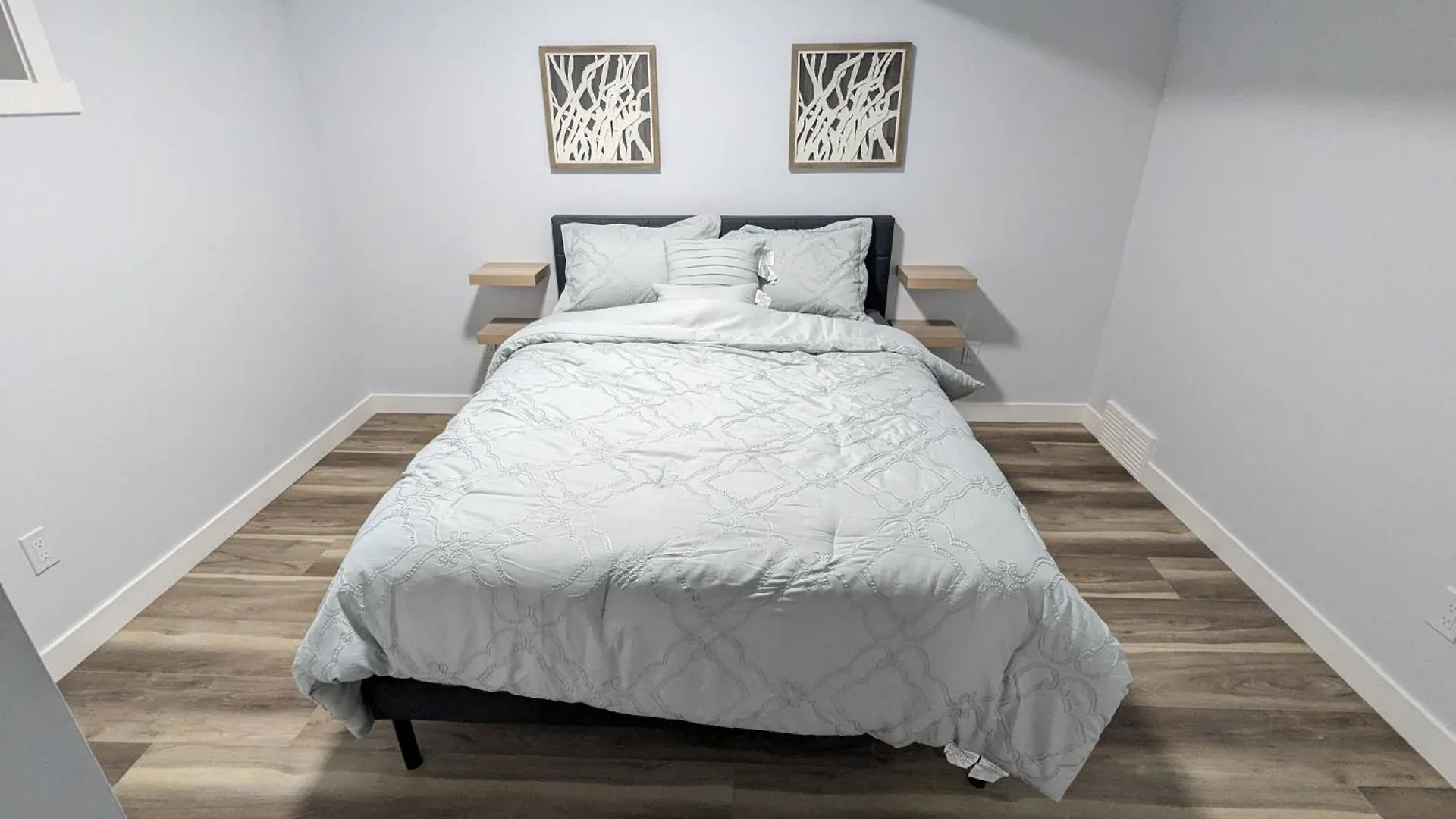 Cozy Luxury Guesthouse Retreat Edmonton Canada