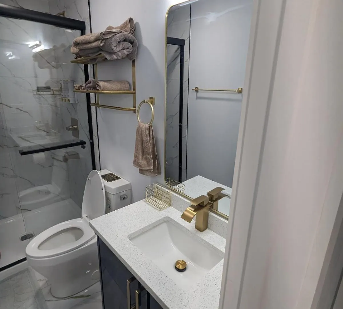 Cozy Luxury Guesthouse Retreat Edmonton